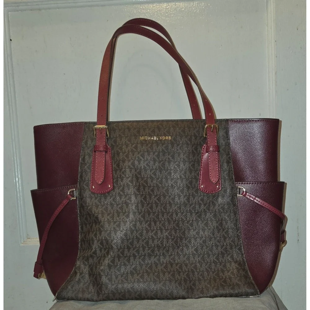 Michael Kors Voyager Berry Medium Logo Tote Bag